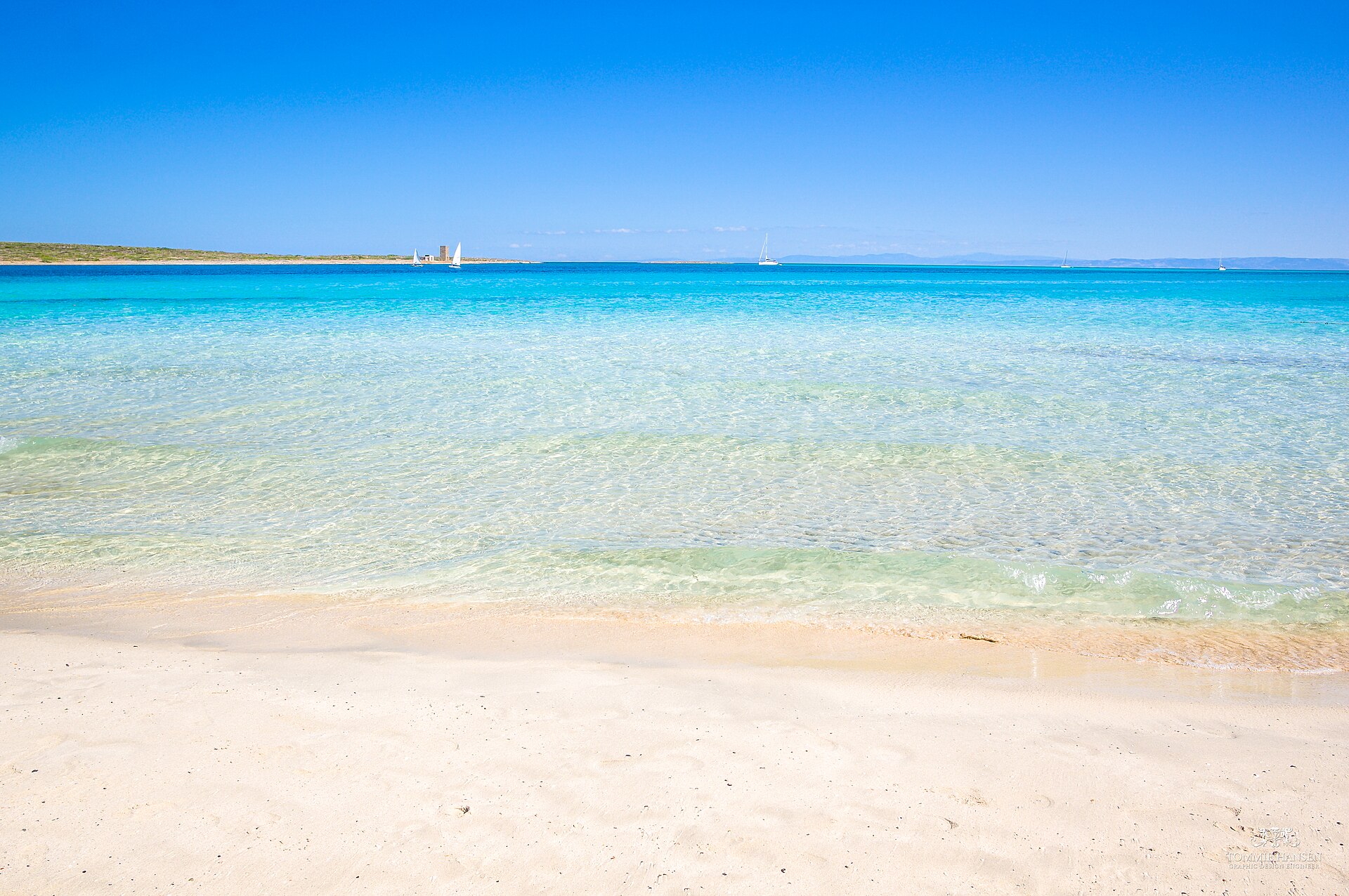 Eau turquoise et sable clair de la plage de La Pelosa